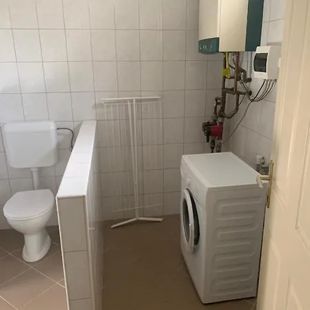 Ica Vendeghaz דירה *